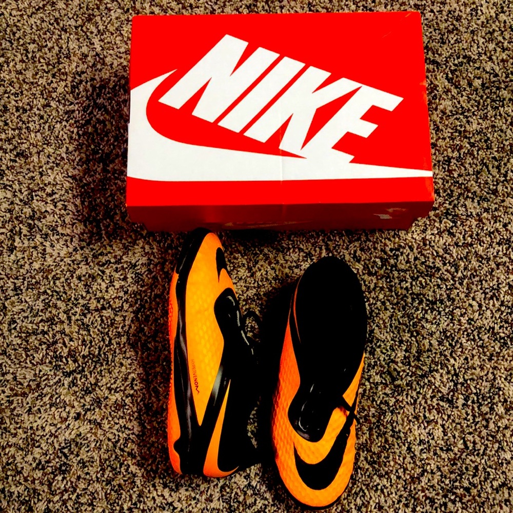 EUC Hyper venom Nike sneakers!